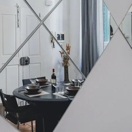 Santa Croce 23, Solo 8 Minuti Dal Duomo Apartment